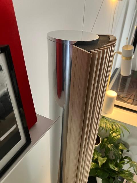 BeoLab 8000 - Klips til front av treverk